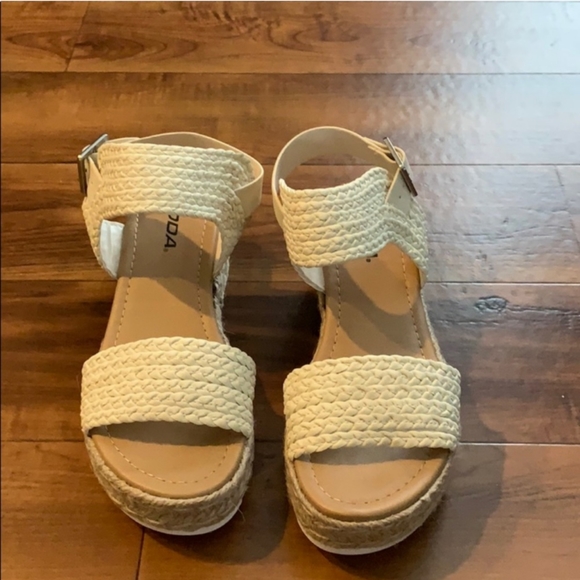 🎉HOST PICK🎉 Sandal Wedges by SODA - Picture 4 of 4